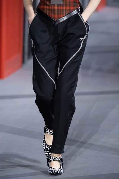 Look 64